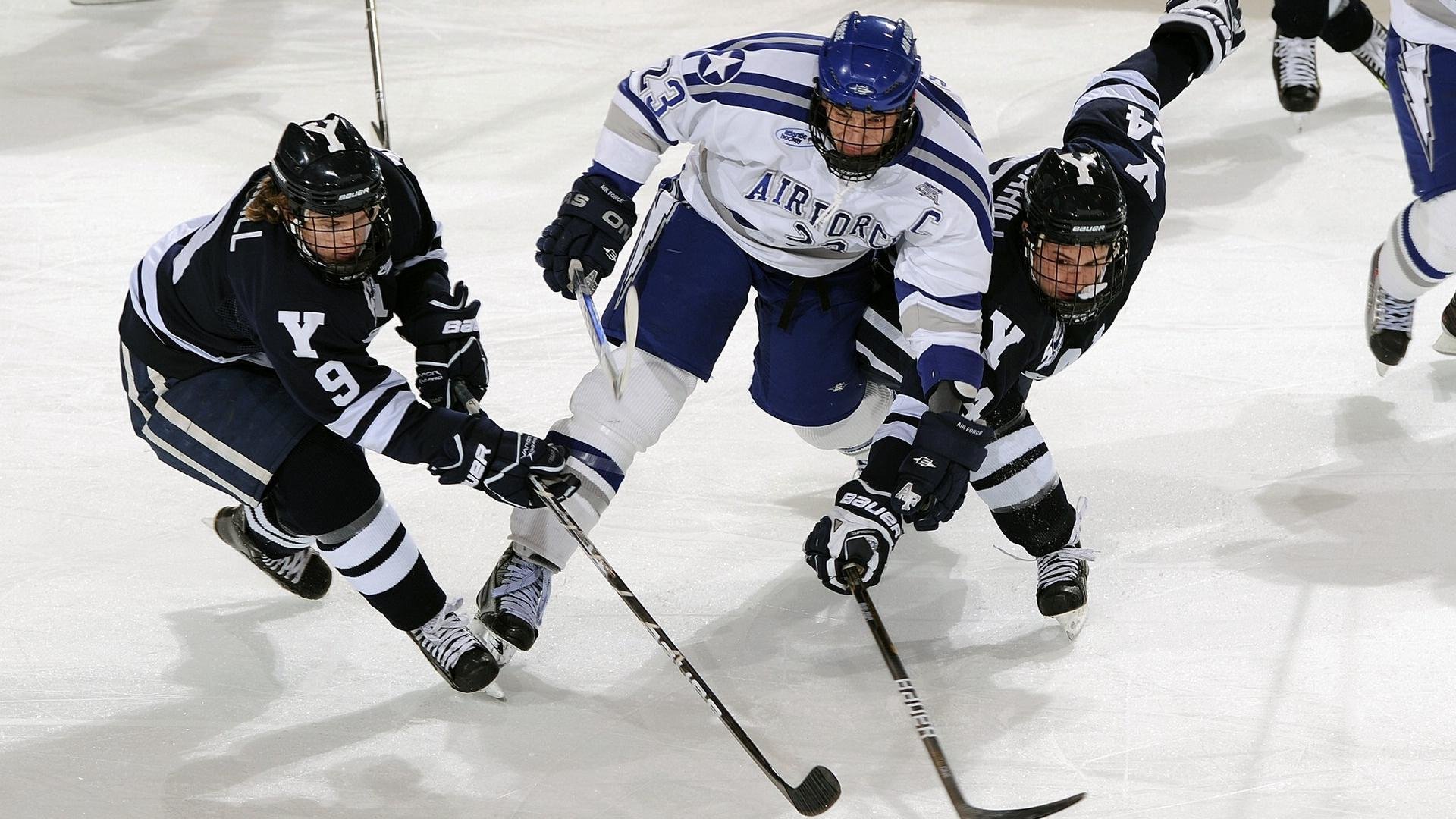 荷兰男足在预选赛中仅获4分，排名第三，荷兰男足近期战绩